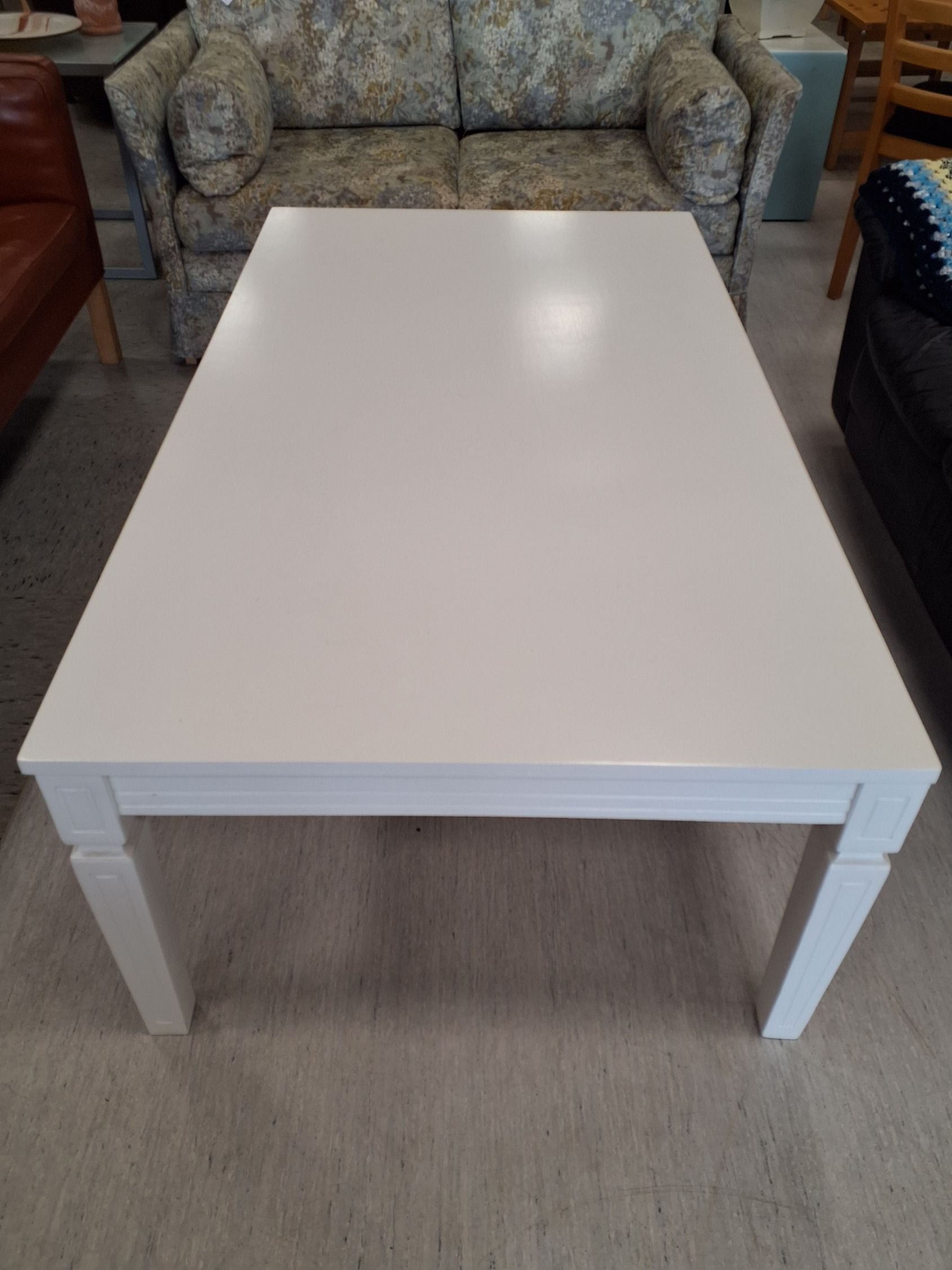 Stort hvidt sofabord 140x80